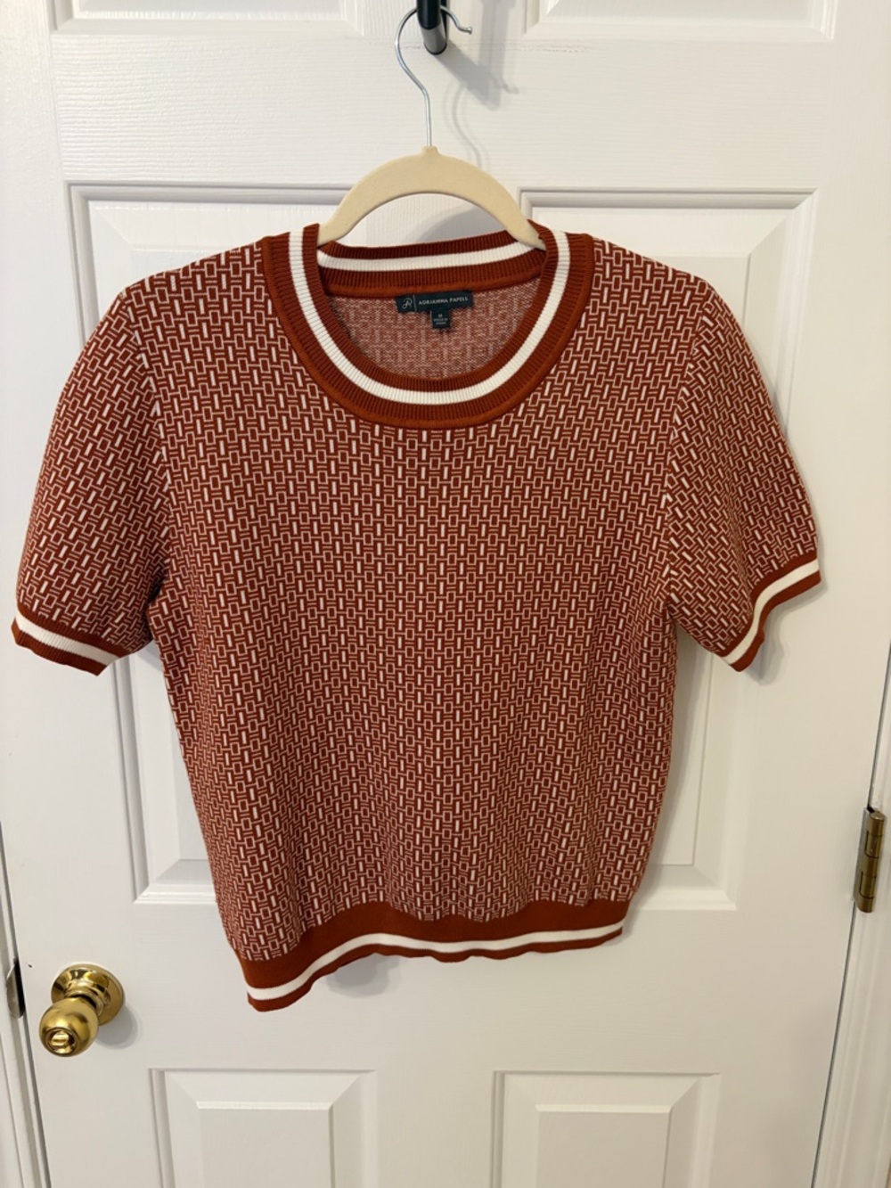 Adrianna Papell Rust / White Short-Sleeve Knit Top